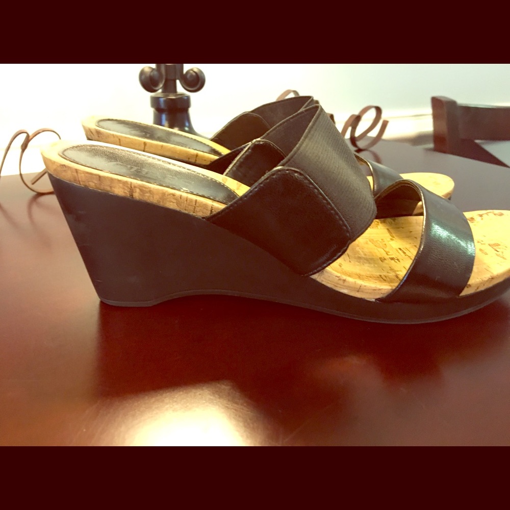 Chaps Sandals like new !